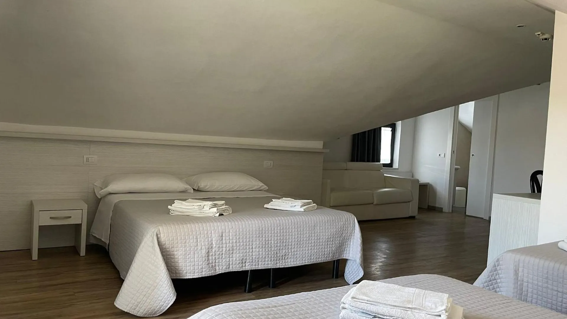 **  Hotel Hawaii Bed And Coffee Riccione Italy
