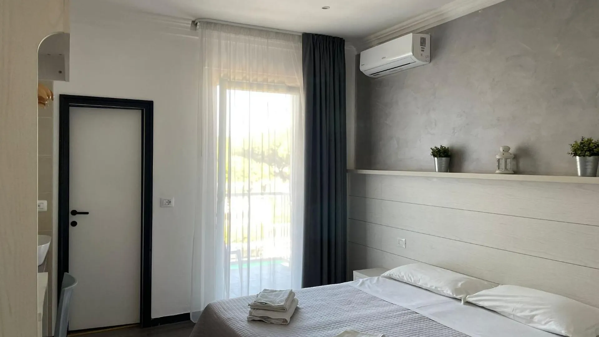 Hotel Hawaii Bed And Coffee Riccione 2*,  Italy