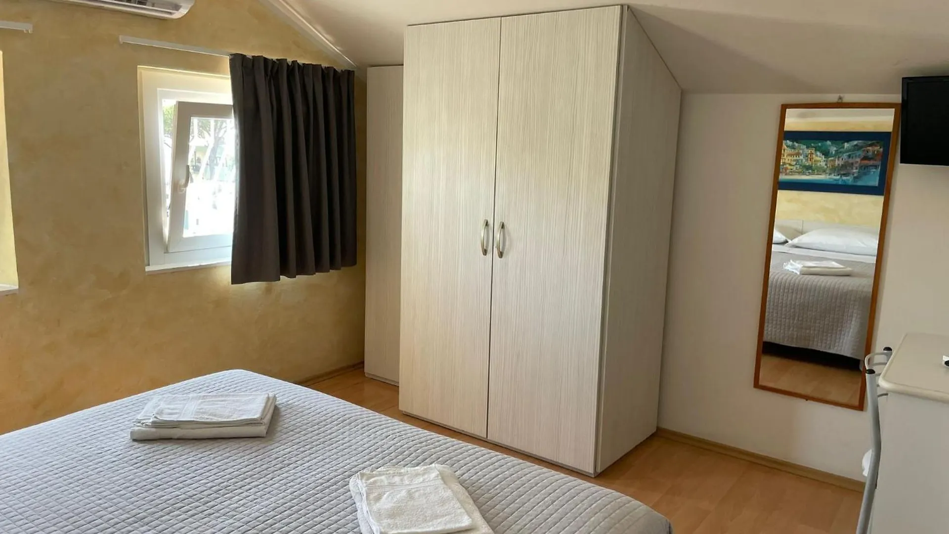 Hotel Hawaii Bed And Coffee Riccione 2*,